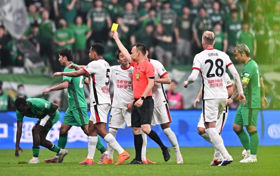 遭多次争议判罚！曝国安正式申诉+质疑蓉城扳平球 廖力生手球在先